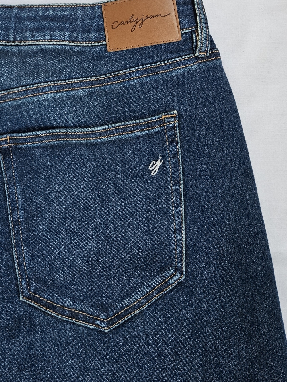 Carly Jean Los Angeles Dylan Dad Jean 3X High Rise Relaxed Straight Jeans - Picture 13 of 13